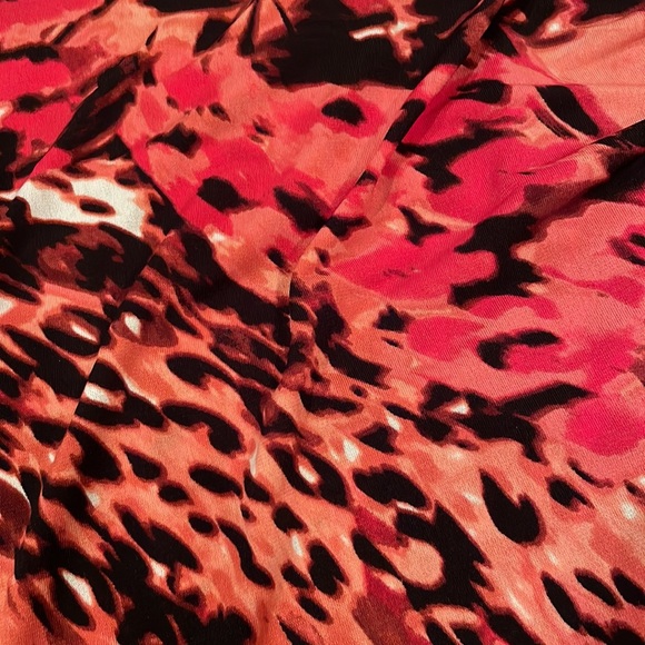 Jennifer Lopez top, sarong-style, polyester/spandex blend, reds/pinks pattern, L - Picture 6 of 9